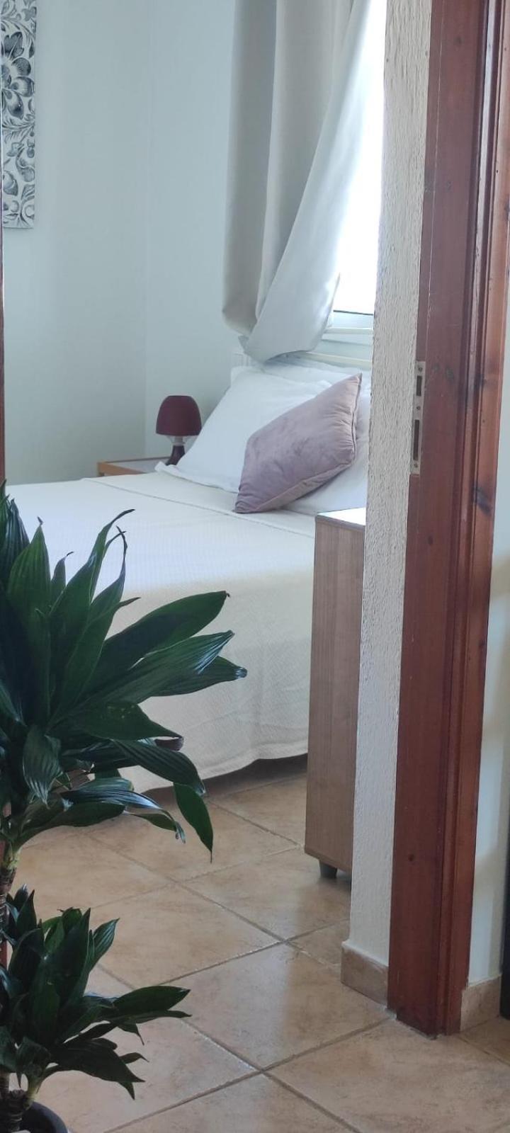 Astra Sea View Apartment, Sea Front Kokkini Hani Exteriör bild